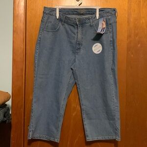 NWT Lee Riders Capris